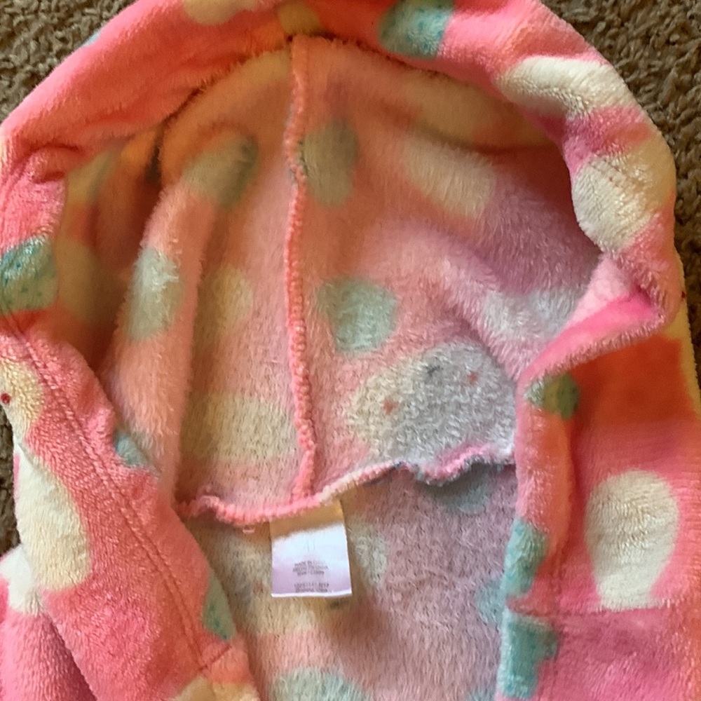 Robe - Picture 2 of 3